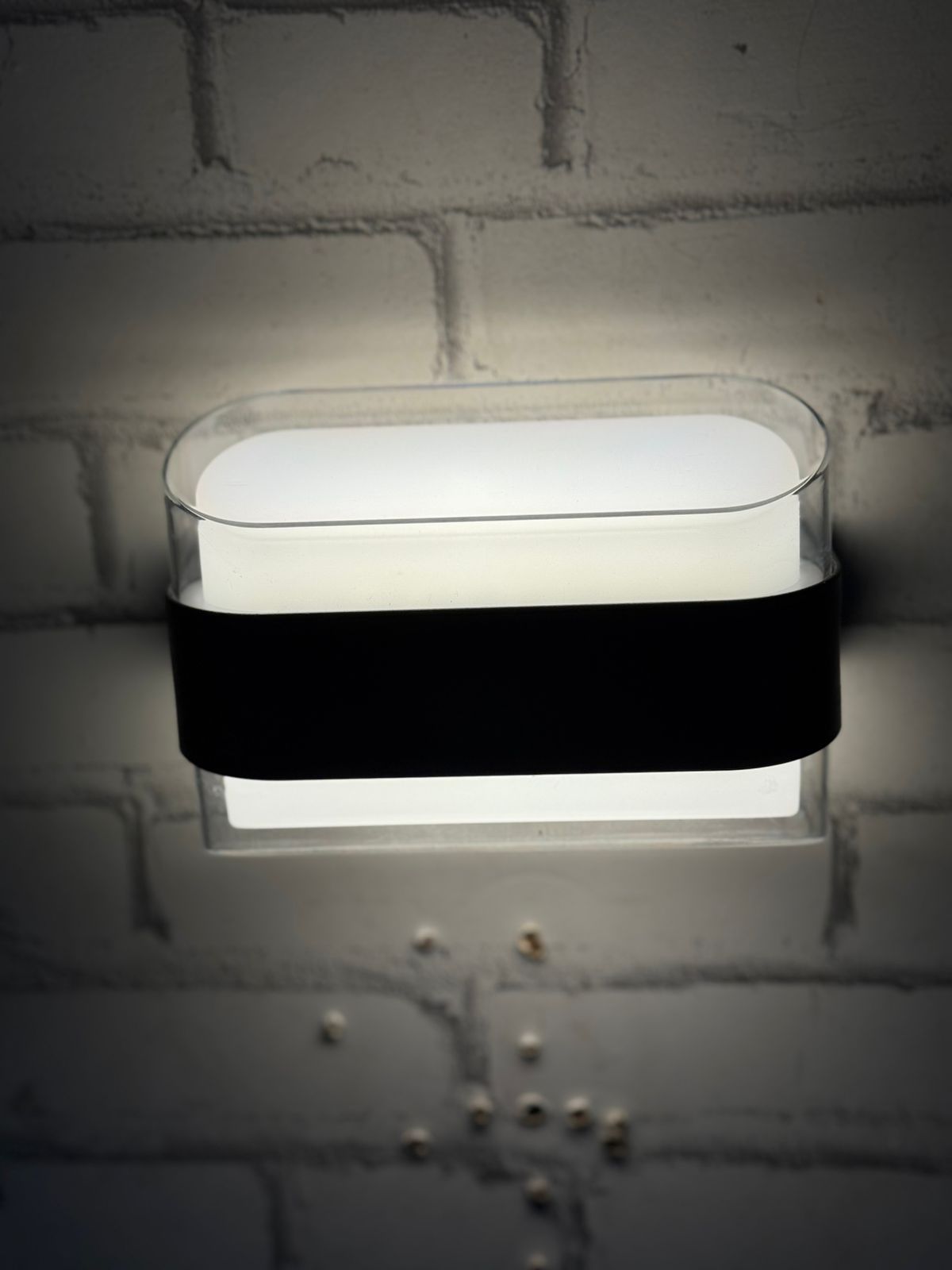 LumoEdge 10W Modern Outdoor LED Wall Light – Matte Black